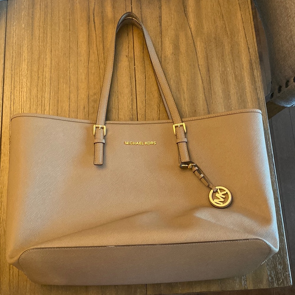Michael Kors Jet Setter shoulder bag